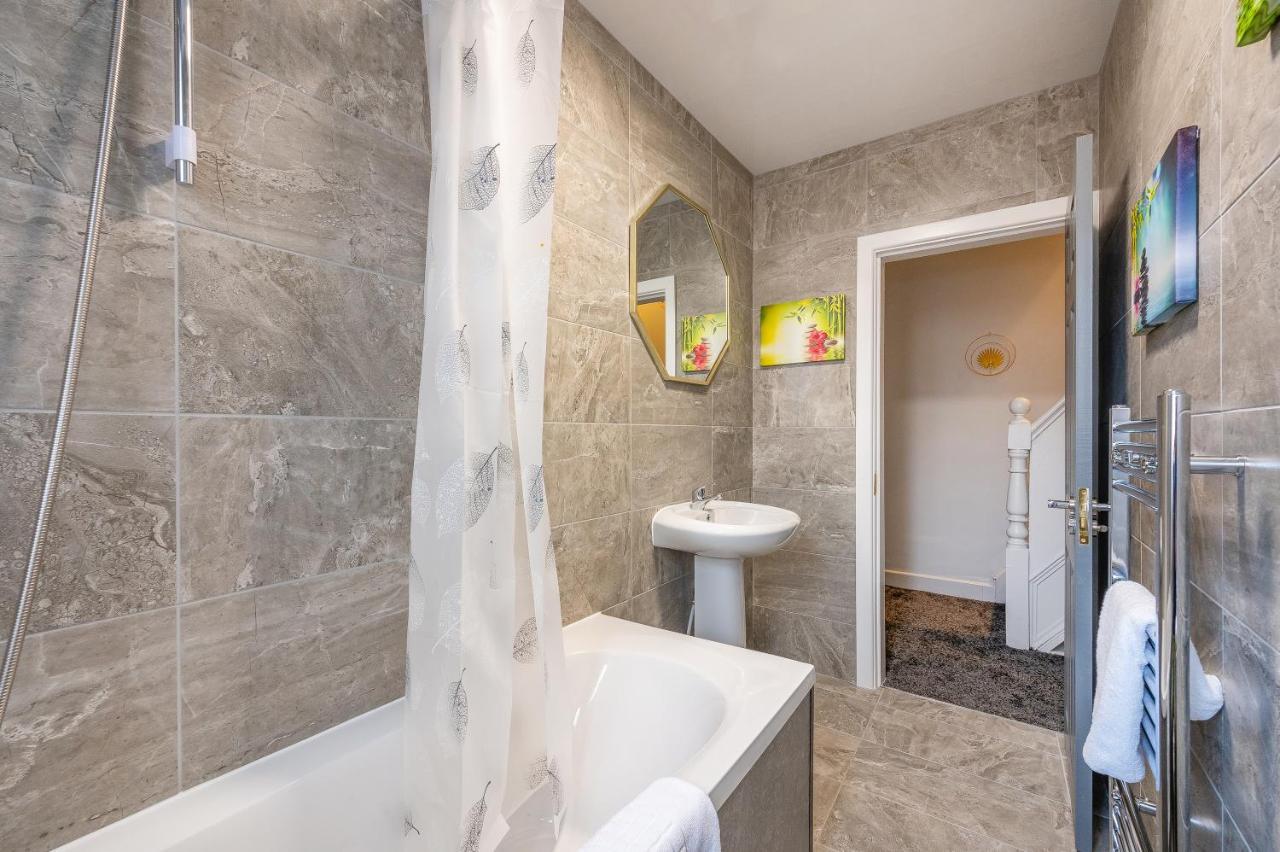 *Rb12S* For Your Most Relaxed & Cosy Stay + Free Parking + Free Fast Wifi * Лийдс Екстериор снимка