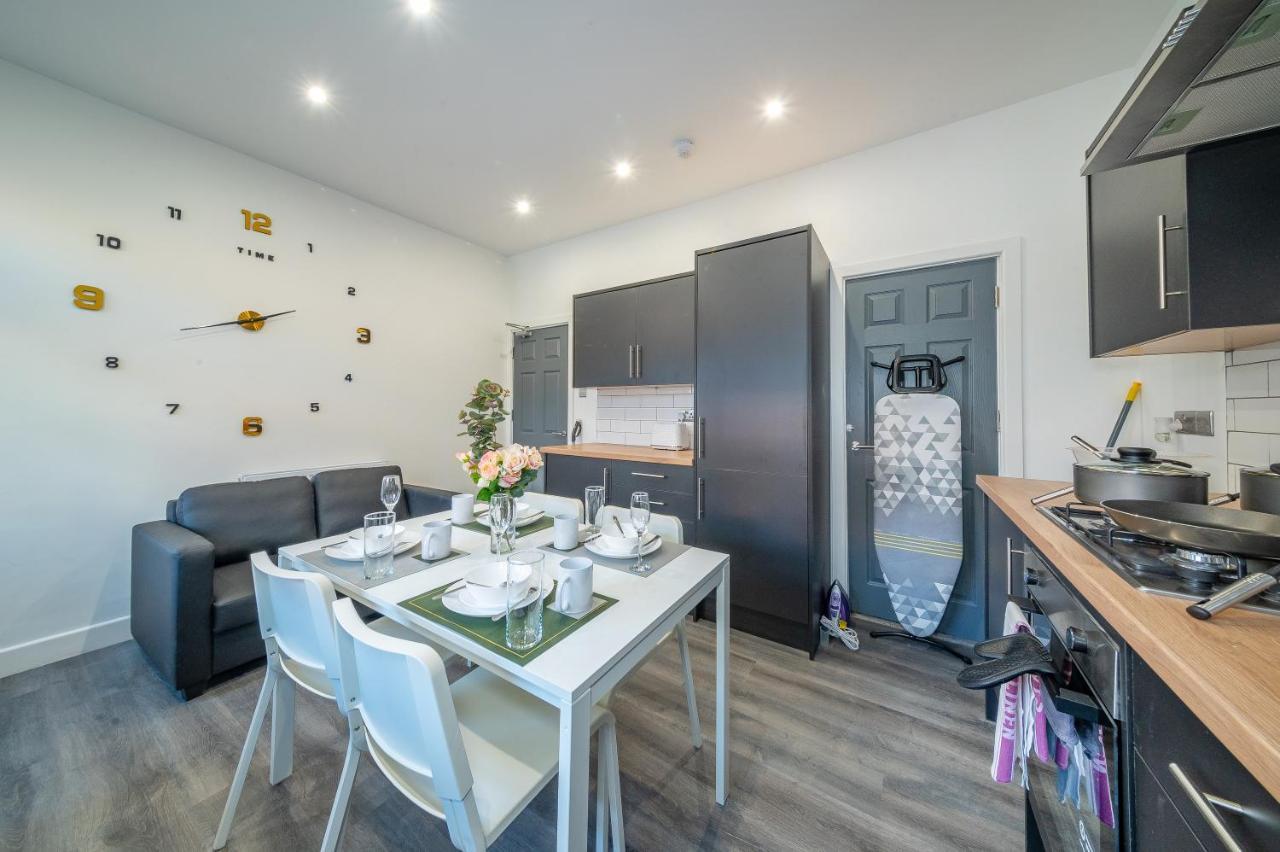 *Rb12S* For Your Most Relaxed & Cosy Stay + Free Parking + Free Fast Wifi * Лийдс Екстериор снимка