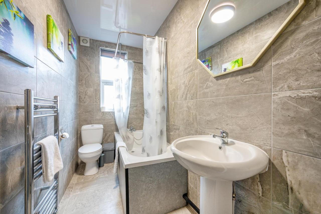 *Rb12S* For Your Most Relaxed & Cosy Stay + Free Parking + Free Fast Wifi * Лийдс Екстериор снимка